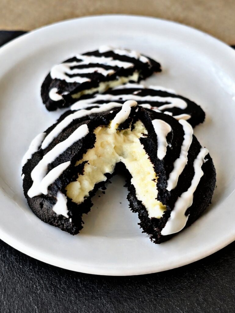 Easy Keto Oreo Cheesecake Cookies (2g Net Carbs!)